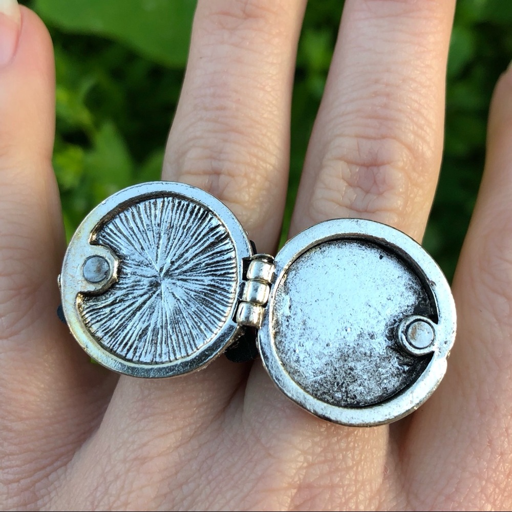 Poison ring! locket oracle occult fortune teller - Picture 7 of 8